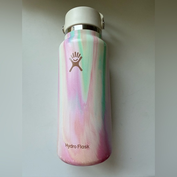 32oz Hydroflask - Picture 1 of 8